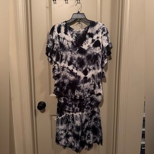 Young Fabulous & Broke Black and White Tie Dye Set